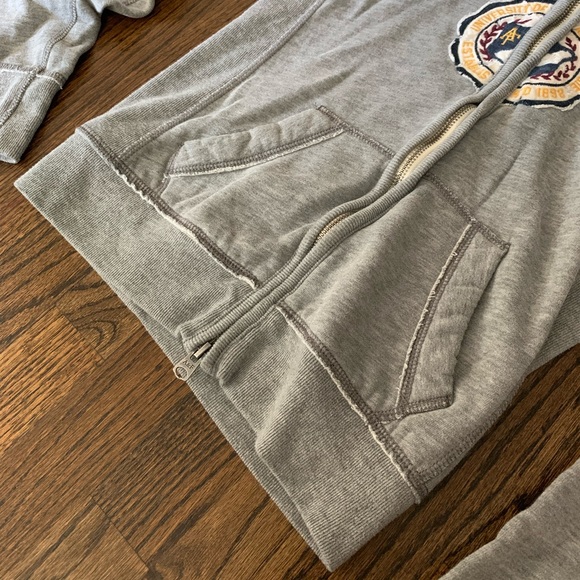 Like New Abercrombie and Fitch Women’s Zip Up Hoodie Gray Size Small - Picture 3 of 7